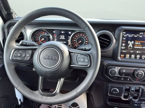 Used 2023 Jeep Gladiator Sport AWD/4WD image 10