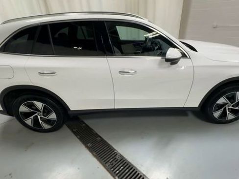 Used 2024 Mercedes-Benz GLC 300 4MATIC image 9