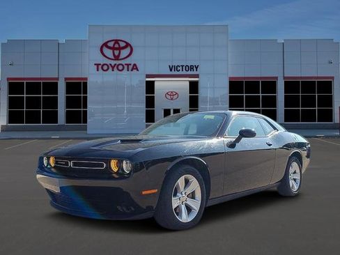 Used 2023 Dodge Challenger SXT image 1