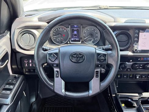 Used 2020 Toyota Tacoma TRD Off-Road w/ TRD Premium Off Road Package AWD/4WD image 15