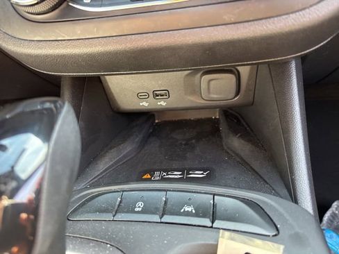 Used 2024 Buick Envista Preferred w/ Convenience I Package FWD image 23