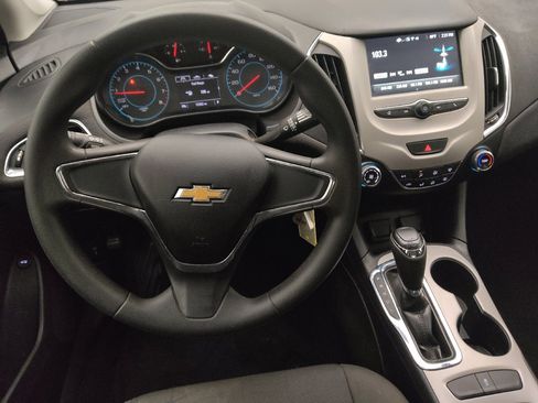 Used 2018 Chevrolet Cruze LS image 22