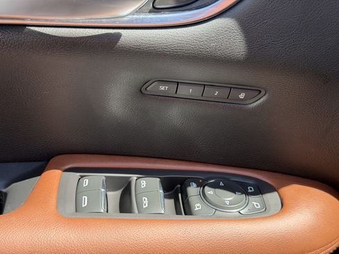 Used 2022 Cadillac XT5 Premium Luxury w/ Technology Package FWD image 15