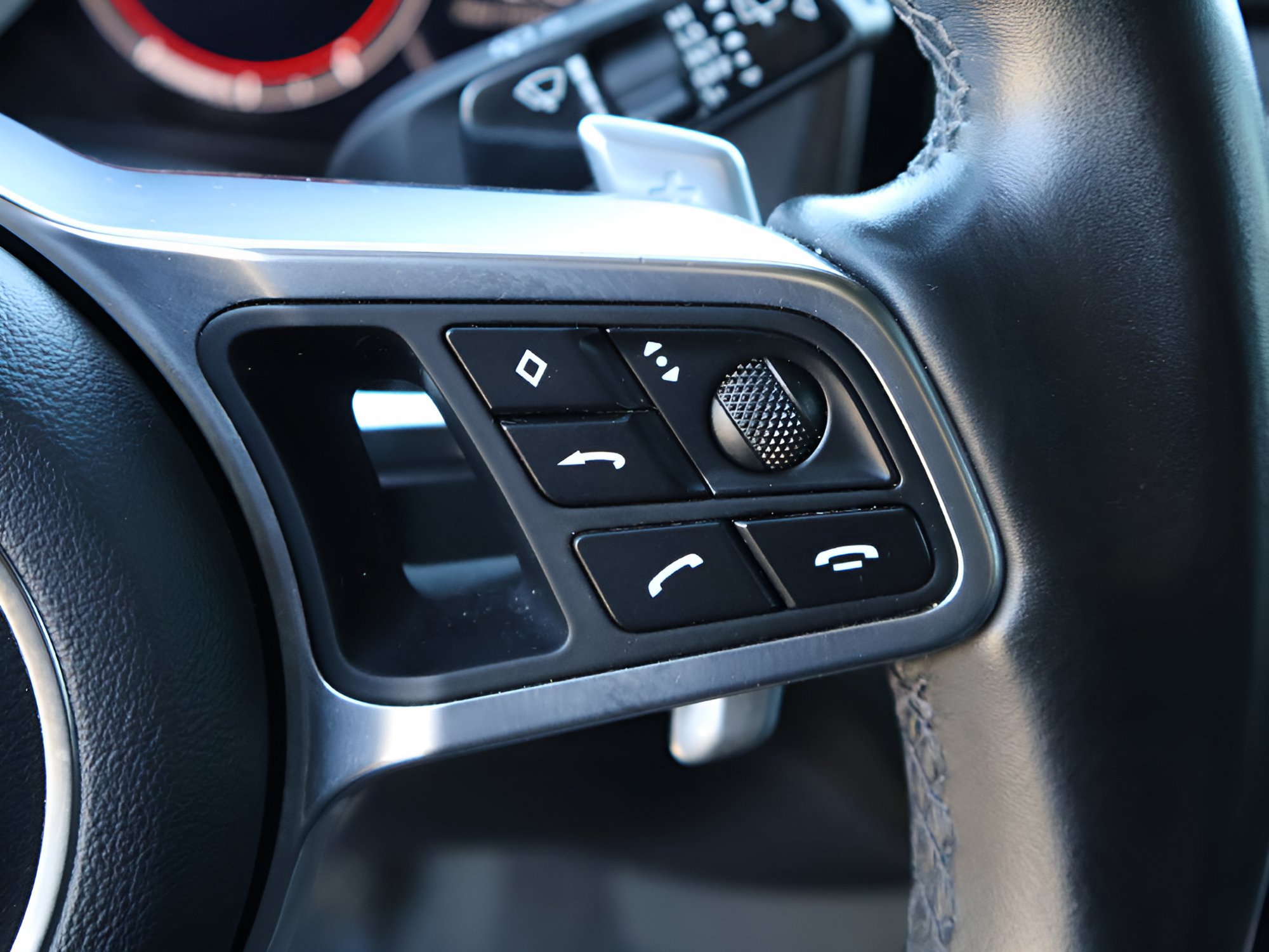 Used 2020 Porsche Cayenne AWD/4WD image 28