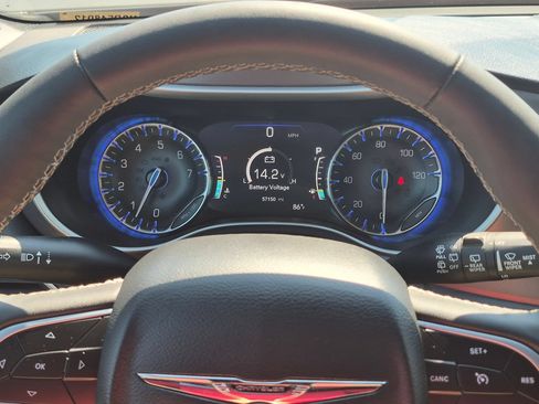 Used 2025 Chrysler Pacifica Select FWD image 20