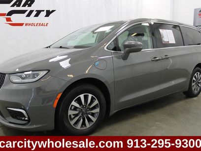 Used 2022 Chrysler Pacifica Touring-L