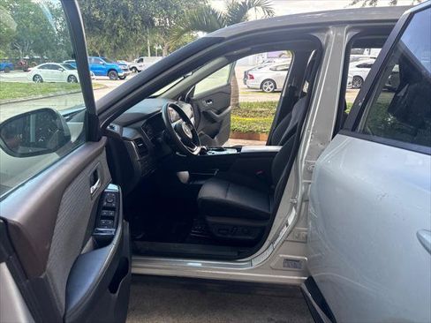 Used 2023 Nissan Rogue SV FWD image 16
