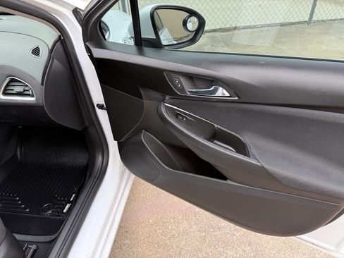 Used 2017 Chevrolet Cruze LT image 24