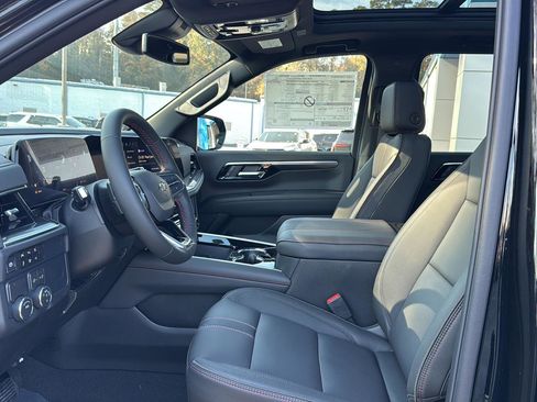 New 2026 Chevrolet Suburban RST image 8