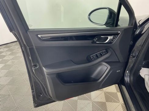 Used 2020 Porsche Macan AWD/4WD image 18