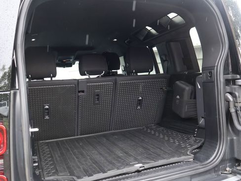 Used 2022 Land Rover Defender 110 AWD/4WD image 9