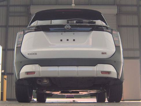 Certified 2025 Nissan Kicks SR FWD image 7