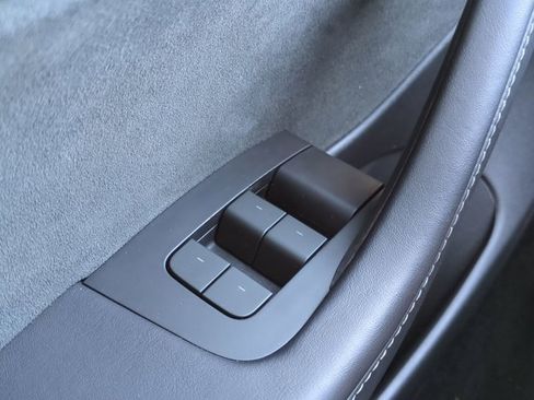 Used 2023 Tesla Model 3 Standard Range image 24