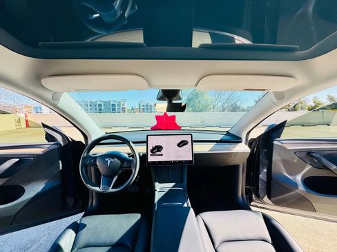 Used 2022 Tesla Model Y Long Range AWD/4WD image 28