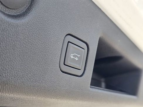 Used 2024 Chevrolet Equinox RS w/ RS Leather Package FWD image 12