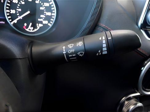 Used 2025 Nissan Sentra SR w/ SR Premium Package image 10