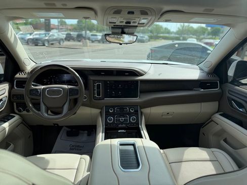 Used 2023 GMC Yukon XL Denali w/ Denali Reserve Package image 11