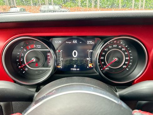 Used 2021 Jeep Gladiator Rubicon AWD/4WD image 12