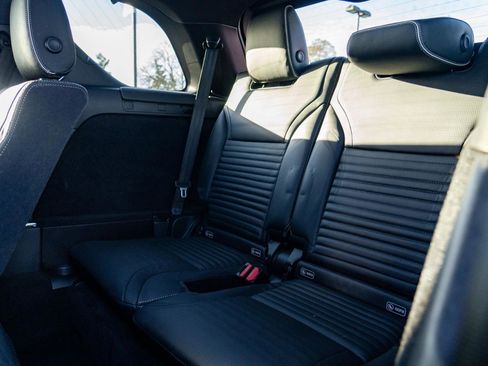 Used 2018 Land Rover Discovery HSE Luxury image 17