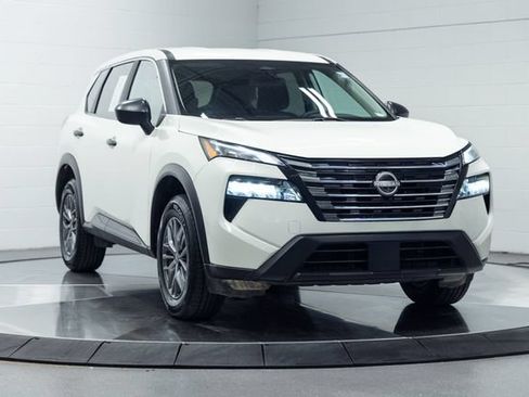 Used 2024 Nissan Rogue S AWD/4WD image 4