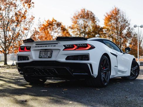 Used 2024 Chevrolet Corvette Z06 w/ Stealth Interior Trim Package RWD image 11