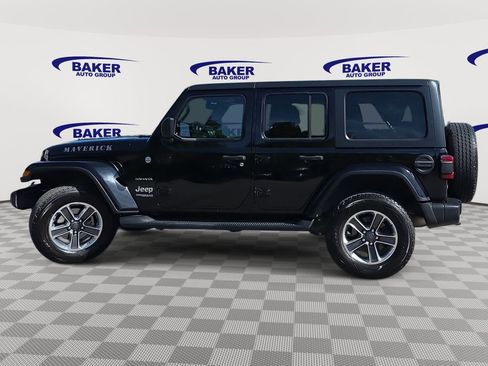 Used 2018 Jeep Wrangler Unlimited Sahara AWD/4WD image 6