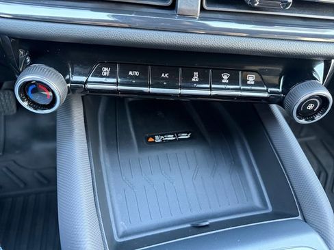 Used 2025 Chevrolet Equinox EV RS image 23