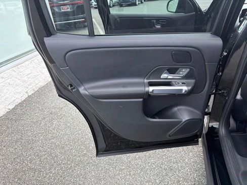 Used 2025 Mercedes-Benz GLB 250 4MATIC image 14