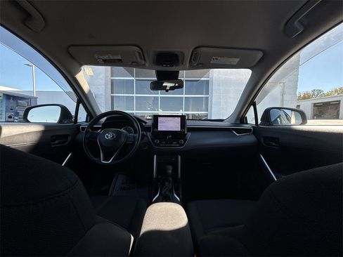 Used 2022 Toyota Corolla Cross LE image 10
