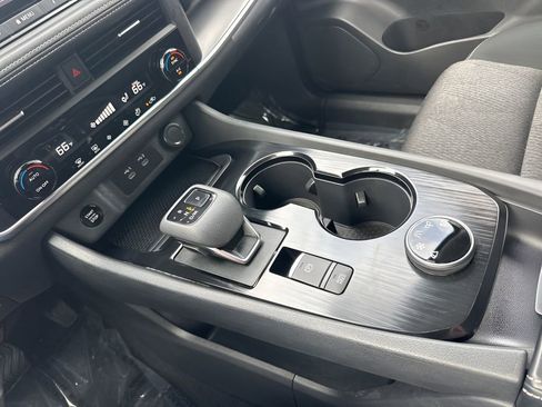 Used 2025 Nissan Rogue SV image 16