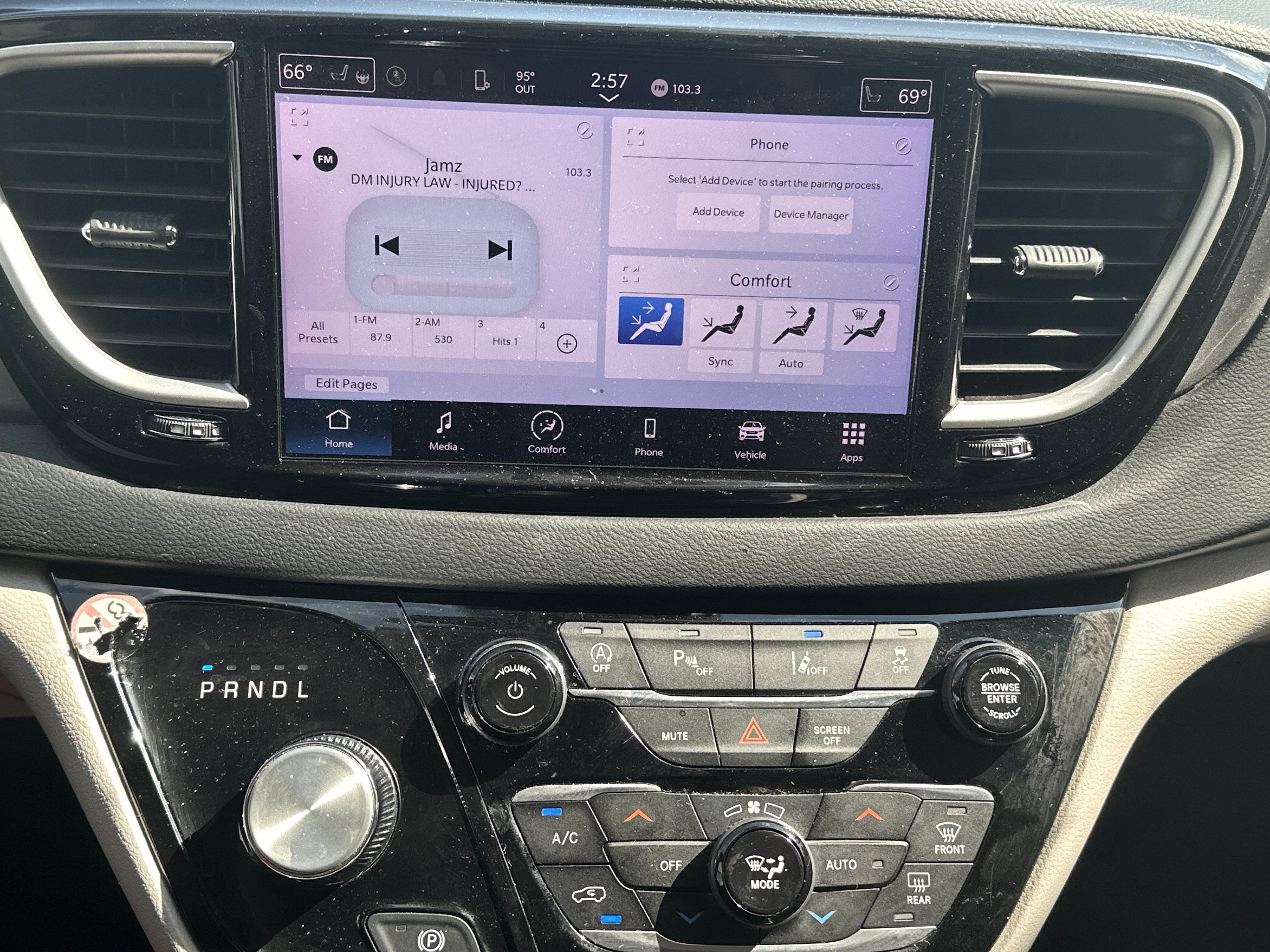 Used 2023 Chrysler Pacifica Touring-L FWD image 23