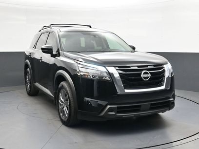 Used 2025 Nissan Pathfinder SV