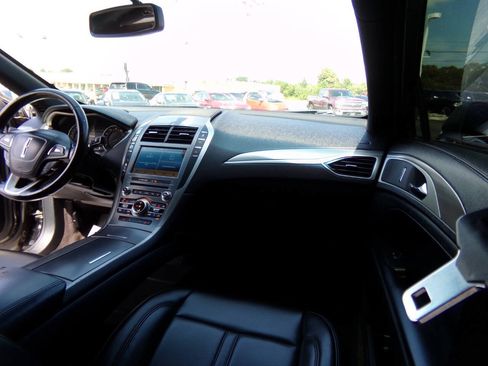 Used 2017 Lincoln MKZ Premiere FWD image 22