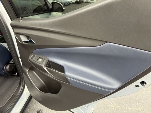 Used 2023 Chevrolet Bolt EUV Premier w/ Sun & Sound Package FWD image 13