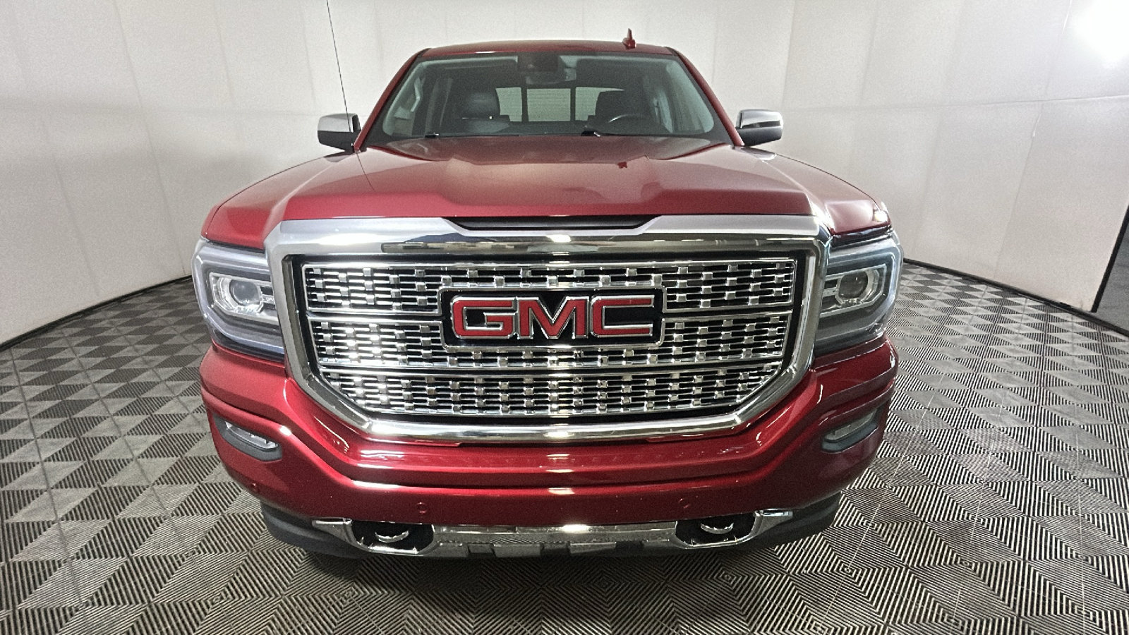 Used 2018 GMC Sierra 1500 Denali w/ Denali Ultimate Package AWD/4WD image 9