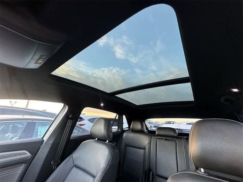 Used 2022 Volkswagen Atlas Cross Sport SE image 17