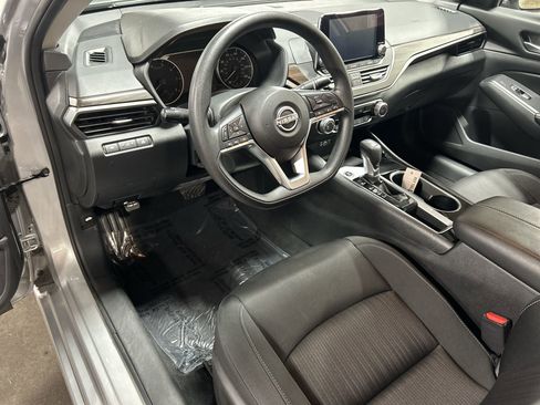 Used 2024 Nissan Altima 2.5 SV image 11