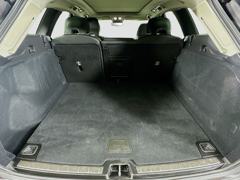 Used 2025 Volvo XC60 B5 Plus AWD/4WD image 28