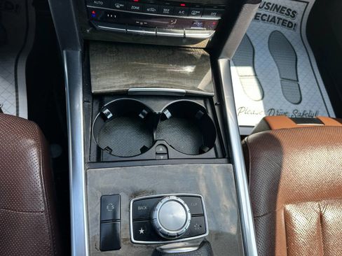 Used 2014 Mercedes-Benz E 550 4MATIC Sedan image 26