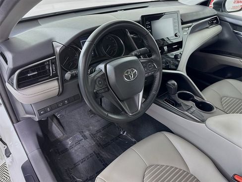 Certified 2022 Toyota Camry SE image 17