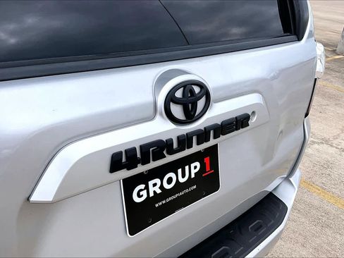 Used 2017 Toyota 4Runner SR5 image 30