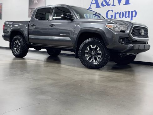 Used 2018 Toyota Tacoma TRD Off-Road AWD/4WD image 4