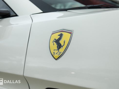 Used 2019 Ferrari Portofino RWD image 19