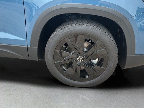 New 2026 Volkswagen Taos SE FWD image 9