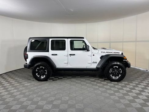 Used 2025 Jeep Wrangler Unlimited Rubicon AWD/4WD image 8