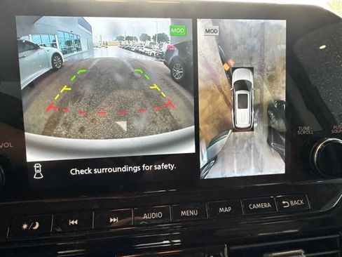 Used 2023 Nissan Pathfinder Platinum w/ Lighting Package (N93) FWD image 15