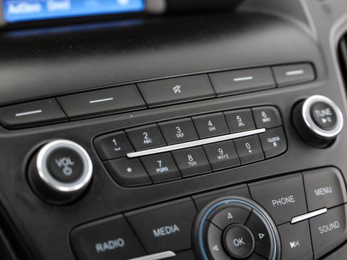 Used 2018 Ford Focus SE w/ SE Appearance Package image 24