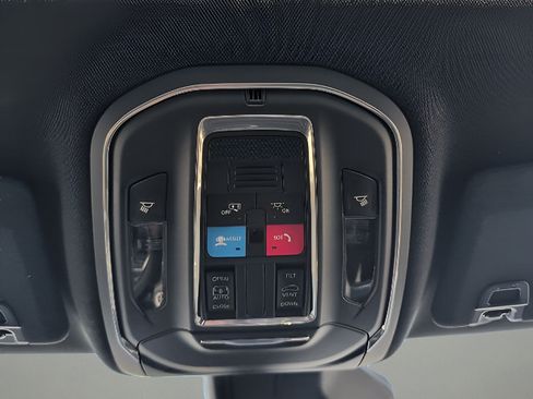 Used 2025 Jeep Grand Cherokee Laredo X RWD image 15