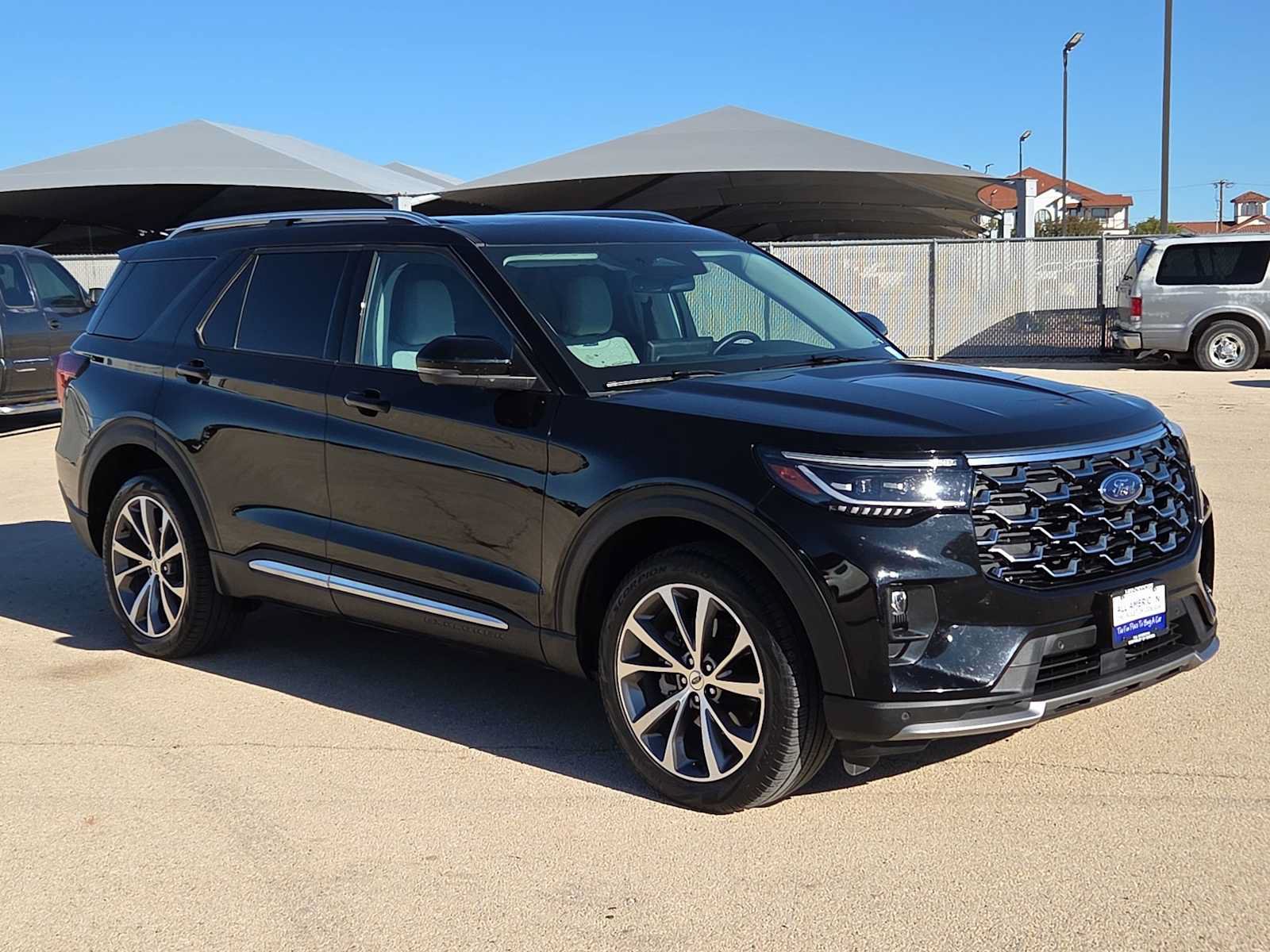 Used 2025 Ford Explorer Platinum w/ Ultimate Package AWD/4WD image 2