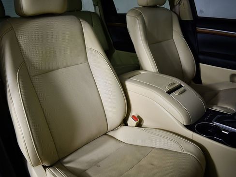 Used 2017 Toyota Highlander Limited image 43